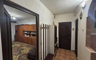 Vând apartament cu 3 camere - Poză 1