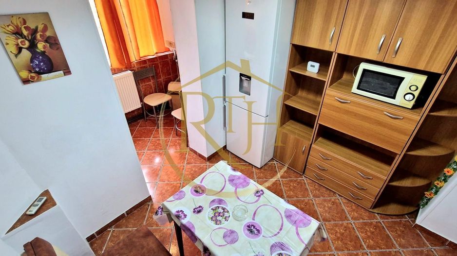 Ofer spre închiriere apartament 3 camere,2 bai, zona Lipovei, 400 euro/lună. - Poză 11