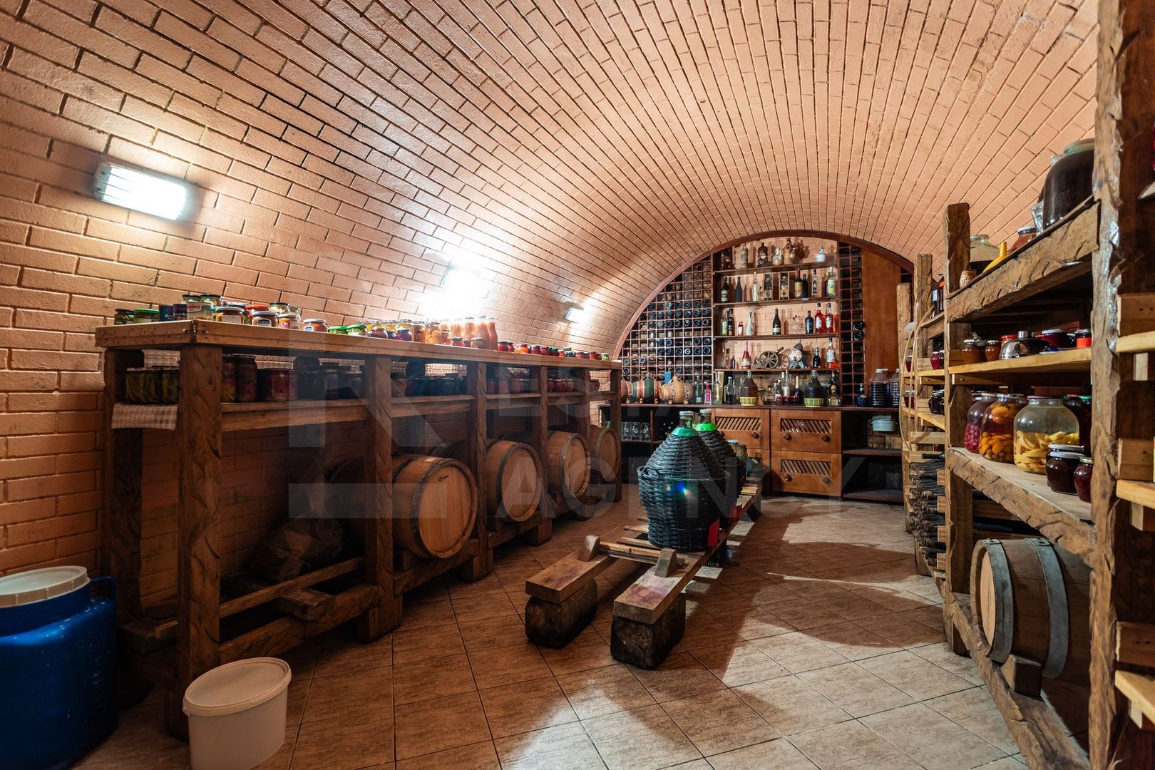 Vânzare casă de lux, 700 mp + 22 ari, situată în Tohatin - Poză 32