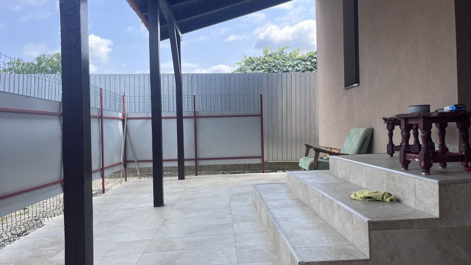 Casa de vânzare în Vulcana Pandele, la o distanță mica de oraș! - Poză 5