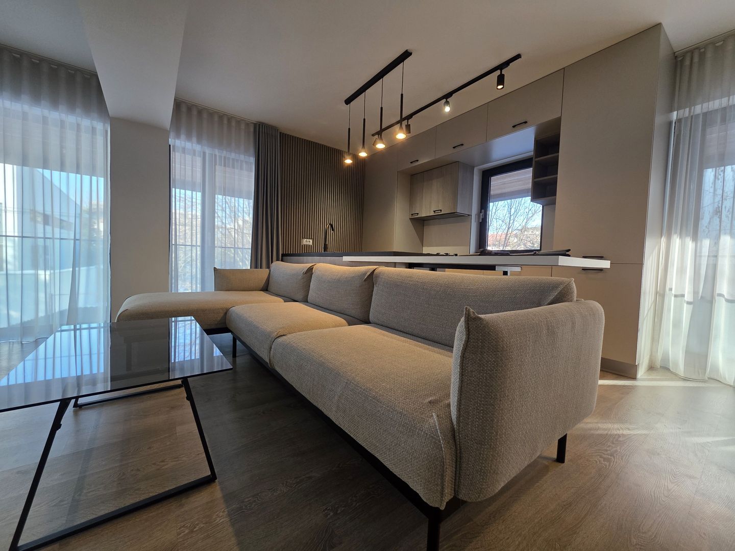 4 camere devanzare Iancu Nicolae Cambrige School parcare subterana lux - Poză 1