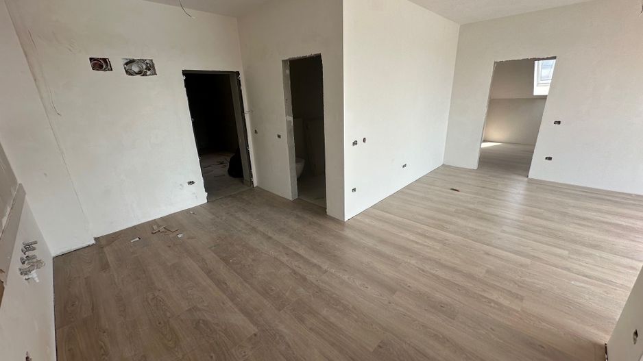 Apartment bloc nou cu lift si loc de parcare inclus - Poză 1