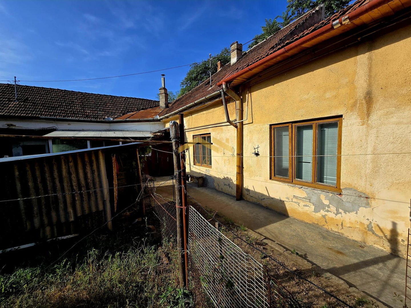 Apartament la casa cu doua camere/ zona Alfa. - Poză 1