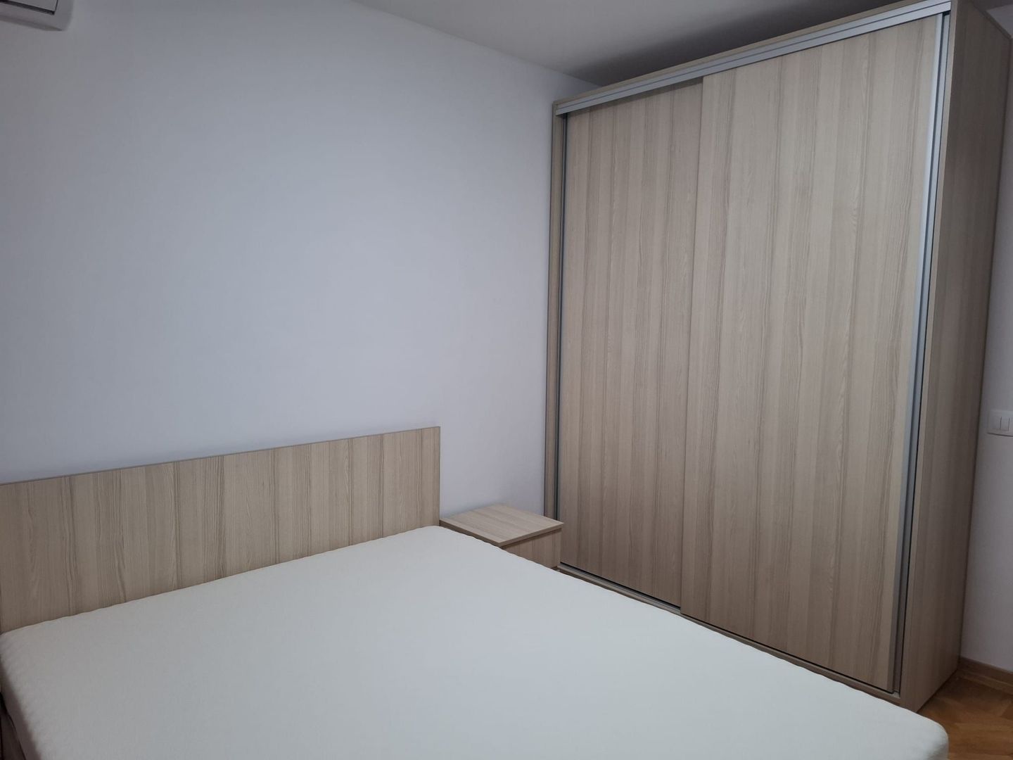 URGENT!, renovat complet, vedere spate, mobilat/utilat modern, liber - Poză 8
