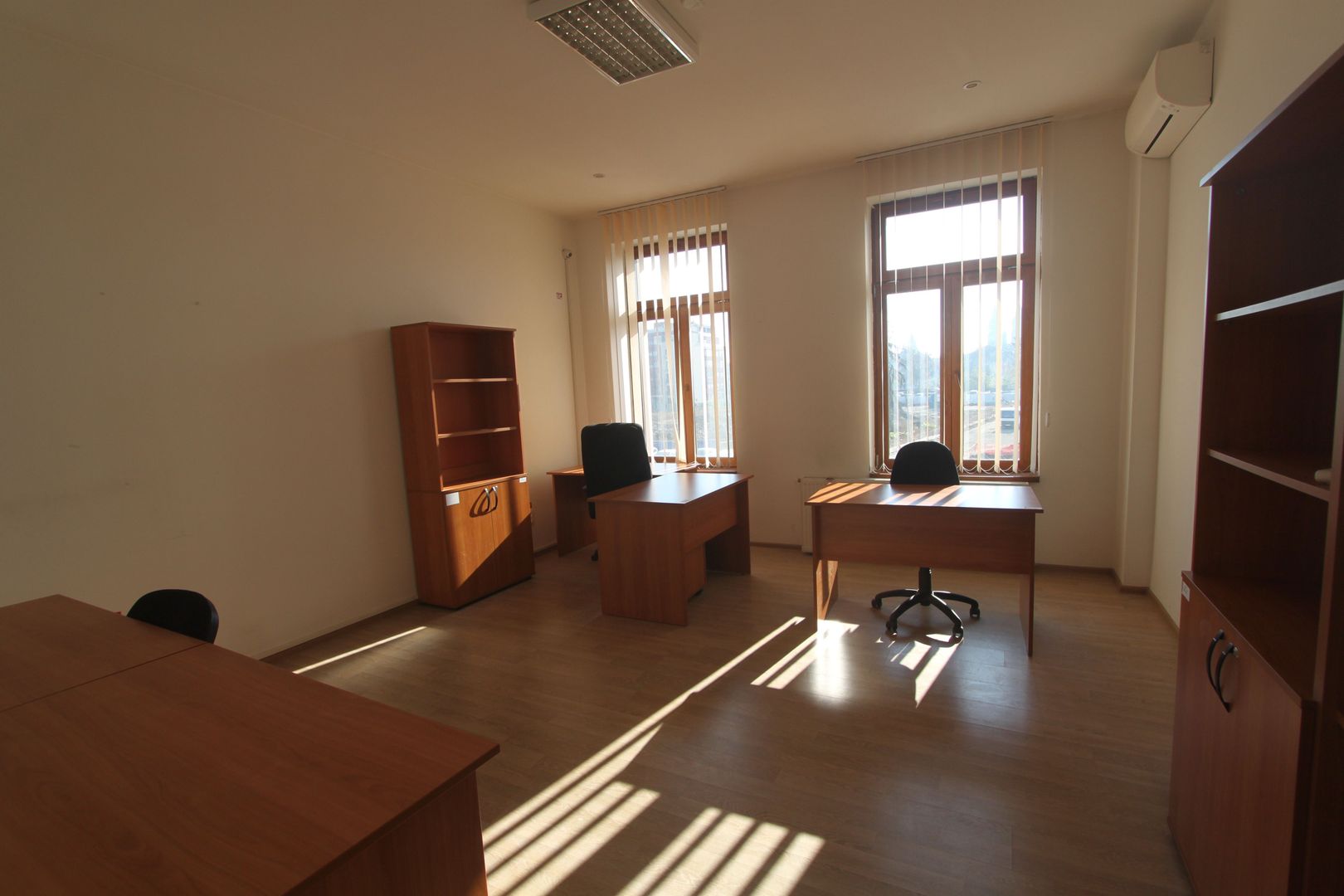 Birouri pe Take Ionescu - 2000 euro+TVA - Poză 1