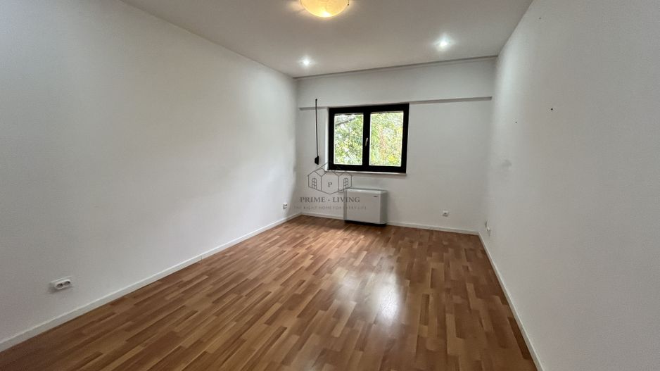 VILA CU 5 CAMERE LA INCHIRIERE PE MALUL LACULUI STRAULESTI - Poză 11