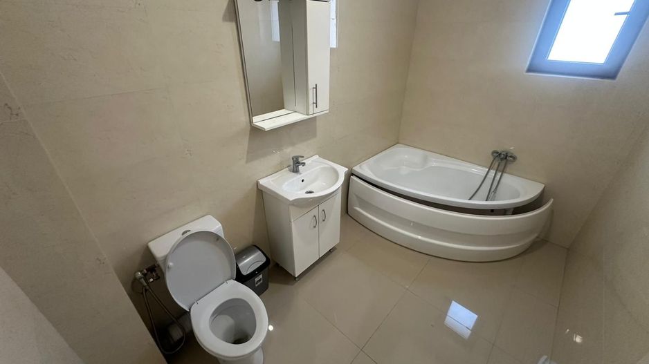 AP. 2 CAMERE - PARCARE INCLUSA, BUCATARIE INCHISA, CENTRALA PROPRIE - Poză 6