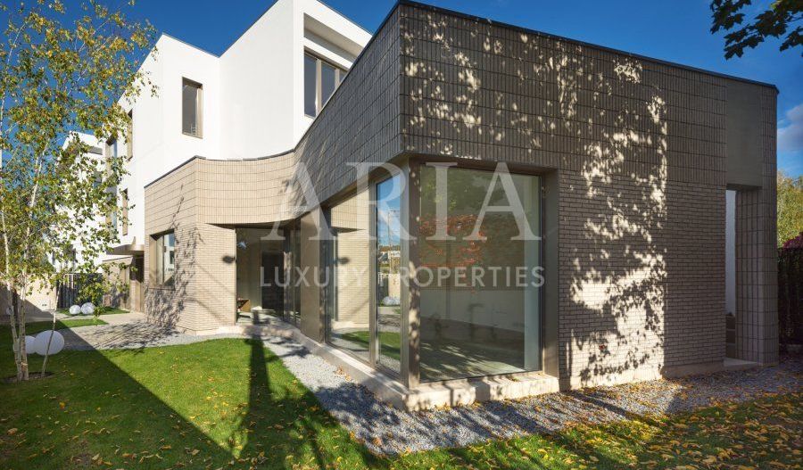 MODERN VILLA - LUXURY GATED COMMUNITY - Poză 1