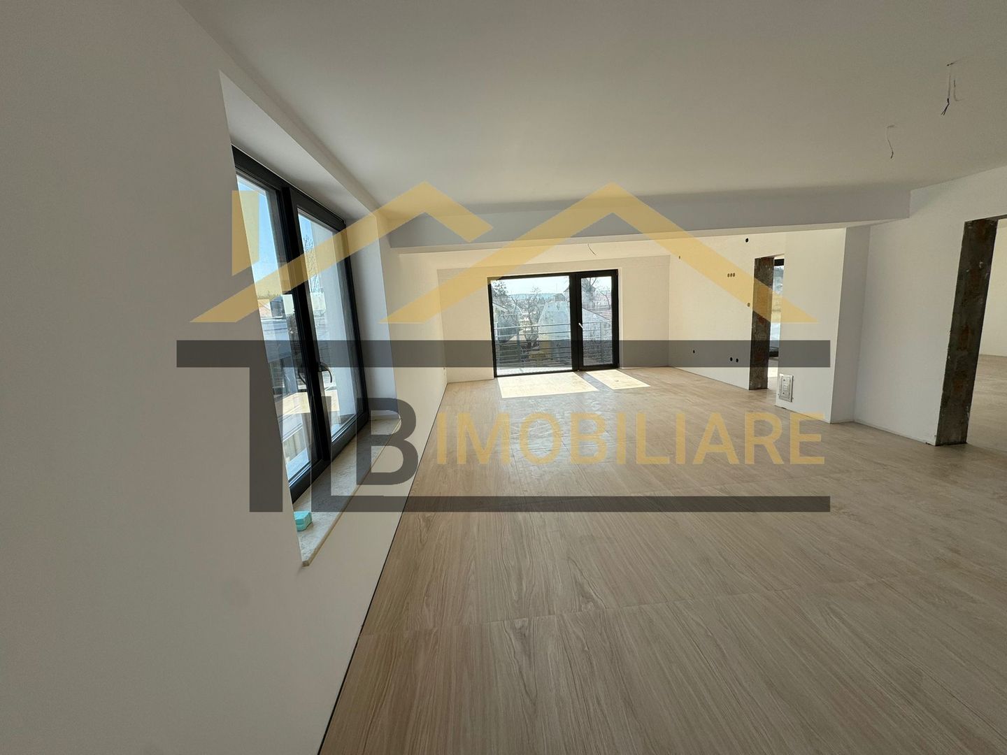 Apartament cu 3 camere, 107 mp, parcare, Zona Bulevardul Cetatii - Poză 3