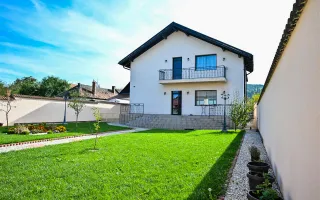 Somptuozitate in stil modern, 2 garaje, 3 terase, totul pe 1.000 mp teren - Poză 13