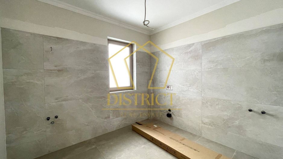 Casa despărțită prin garaj cu 5 camere | Giroc - Poză 12