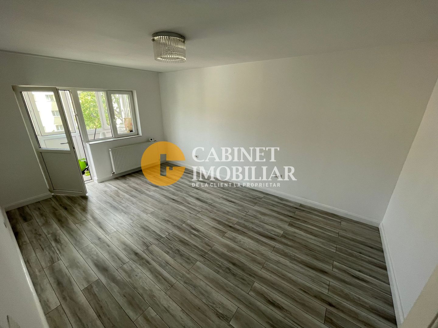 APARTAMENT 2 CAMERE DECOMANDAT - GARA  (RENOVAT) - Poză 3