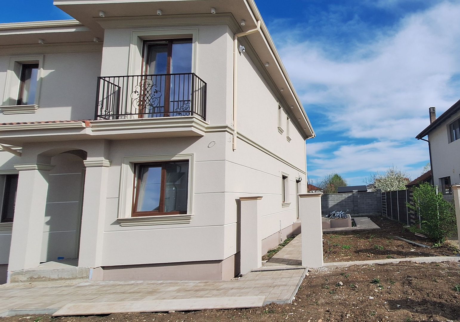 Casa cu garaj- contructie tip duplex - Poză 23