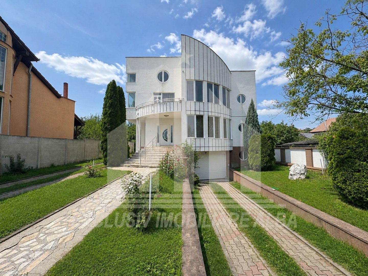 Casa individuala | Pensiune | 380 mp | 1377 mp teren | Cetate - Poză 1