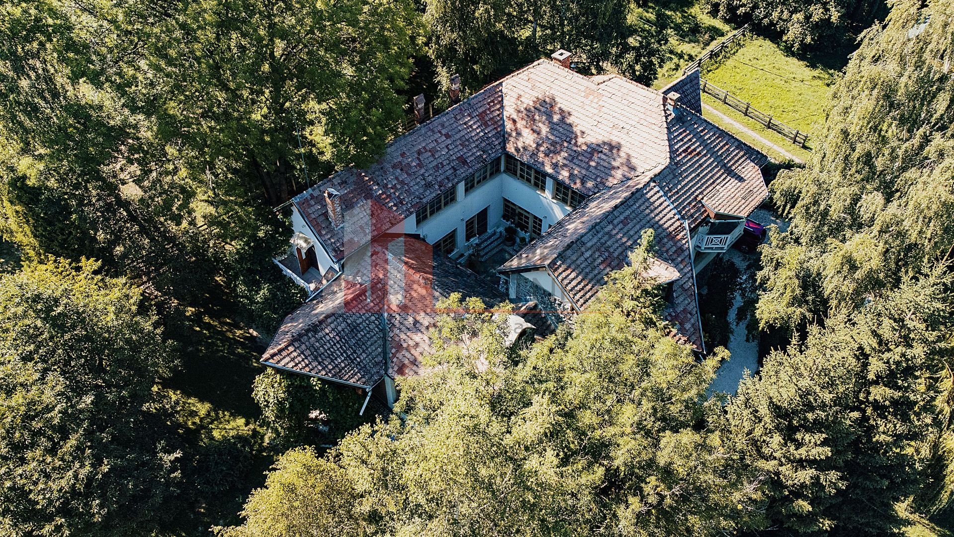 Vila superba langa Castelul Bran - Poză 3
