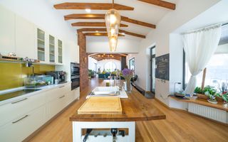 Resedinta spectaculoasa  – Vila exclusivista deschidere directa la lac - Poză 11