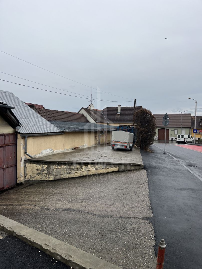 Casă de vânzare pretabilă locuit/pensiune/clădire birouri | Turnișor - Poză 3