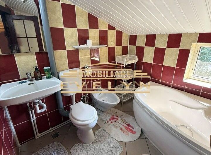 Apartament 3 camere + mansardă autorizată de vânzare – Zona Școala Nr. 7 - Poză 8