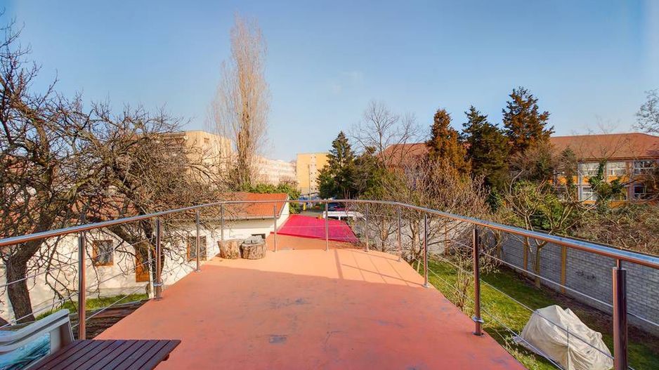 Casă generoasă în Grădiște - Poză 8