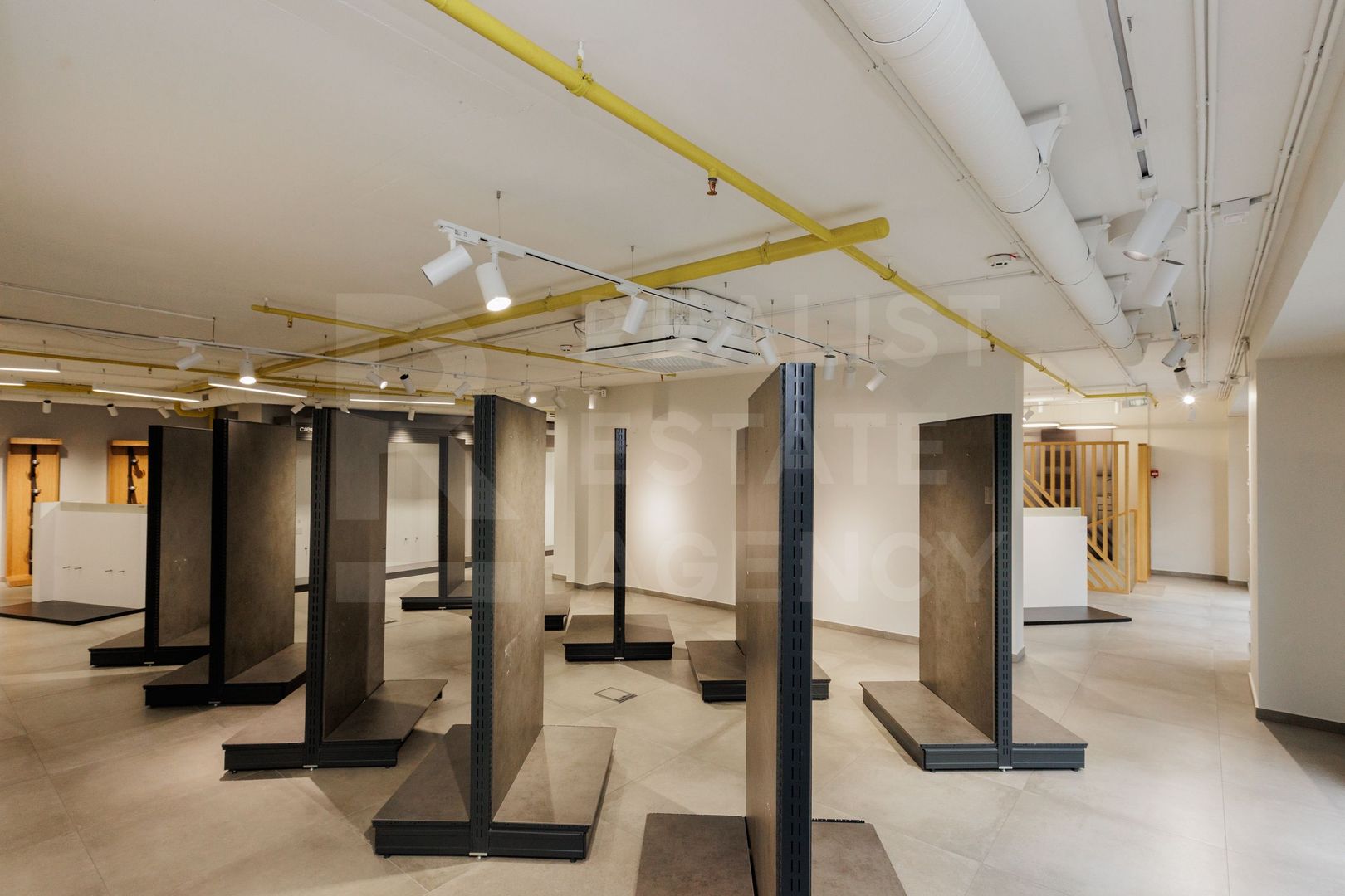 Vânzare, spațiu comercial, amplasat în Ungheni, pe str. Mihai Eminescu - Poză 26