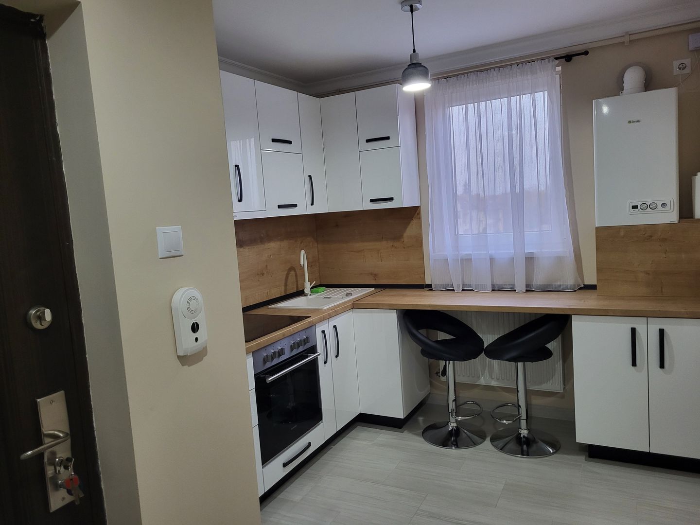 Ag. EUROPA vinde ap. 2 cam. RENOVAT si MOBILAT etaj 4 ULTRACENTRAL - Poză 3