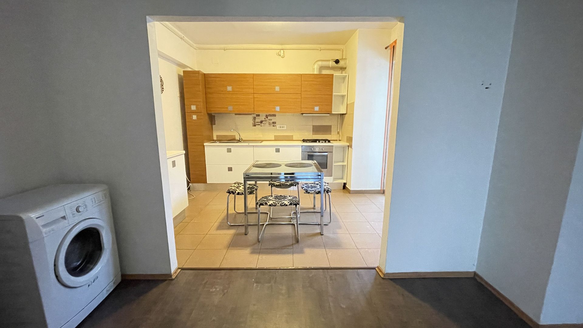 Apartament doua camere,etaj 1,doua locuri de parcare - Poză 5