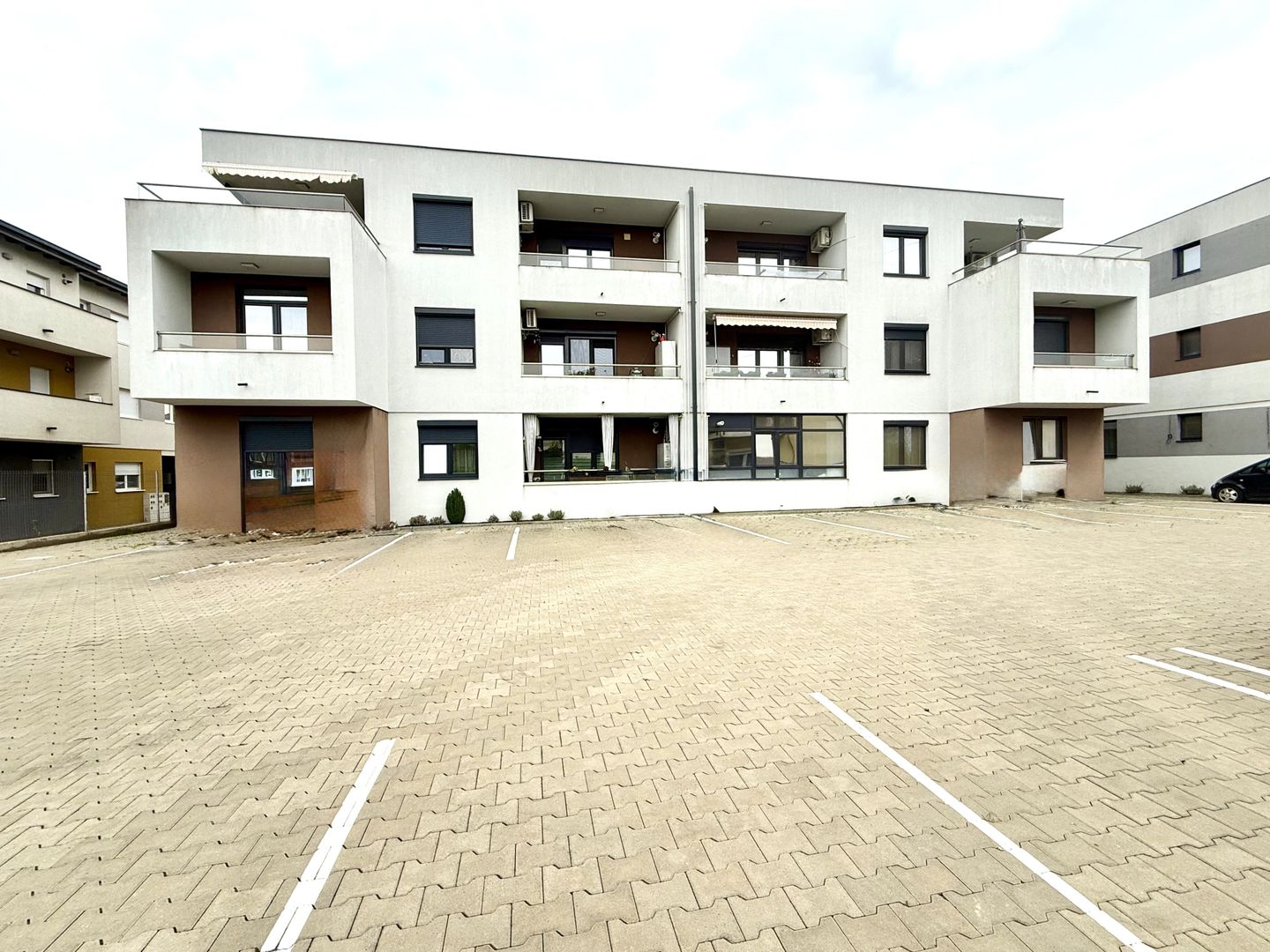 Apartament modern cu 2 camere în Dumbrăvița - 2 locuri de parcare - Poză 14