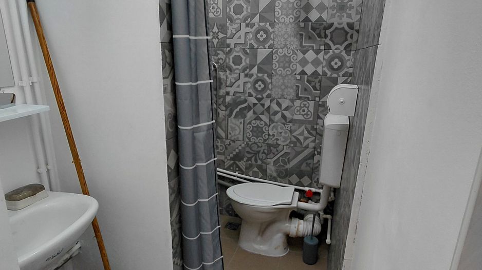 Apartament 1 camera la curte ,str. Traian - Poză 4