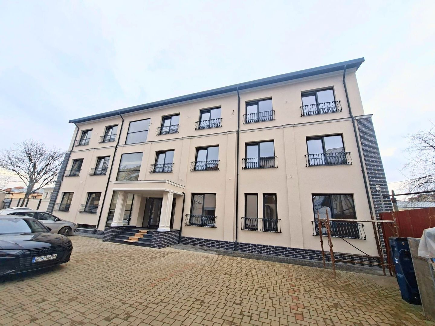 🏢 DE ÎNCHIRIAT | Clădire Premium 750 mp | Ultracentral Bacău - Poză 3