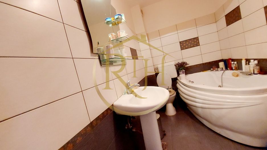 Oferim spre vanzare apartament cu 3 camere, aproape de Complex - Poză 18