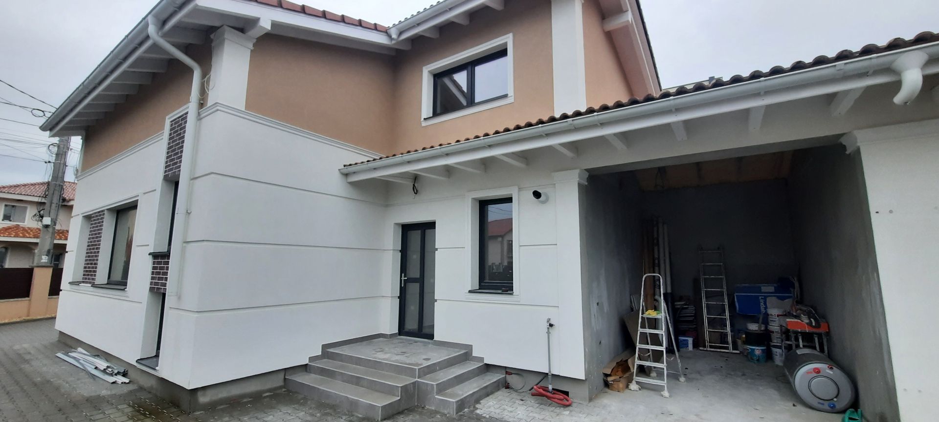 Duplex la cheie despartit prin garaj - Poză 3