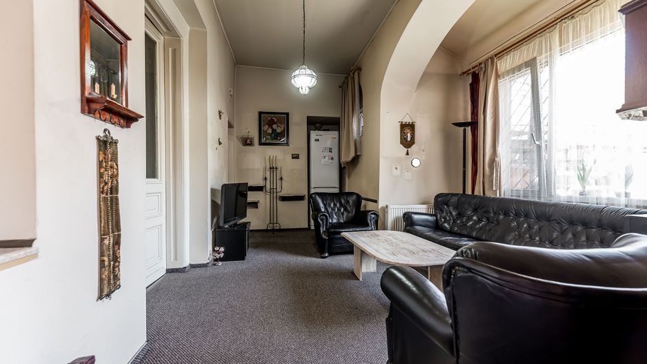 Locuință și Business pe Str. L. Blaga, Arad, Spațiu + Apartament - Poză 2