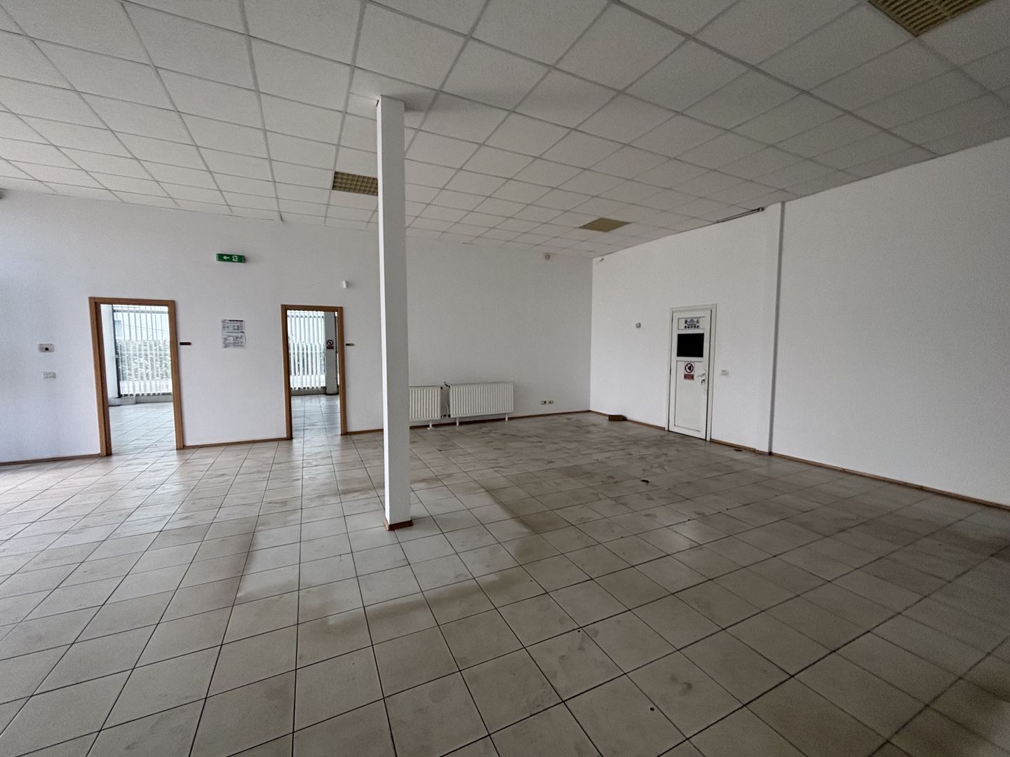 Depozit cu showroom de inchiriat de 1600 mp - Poză 27