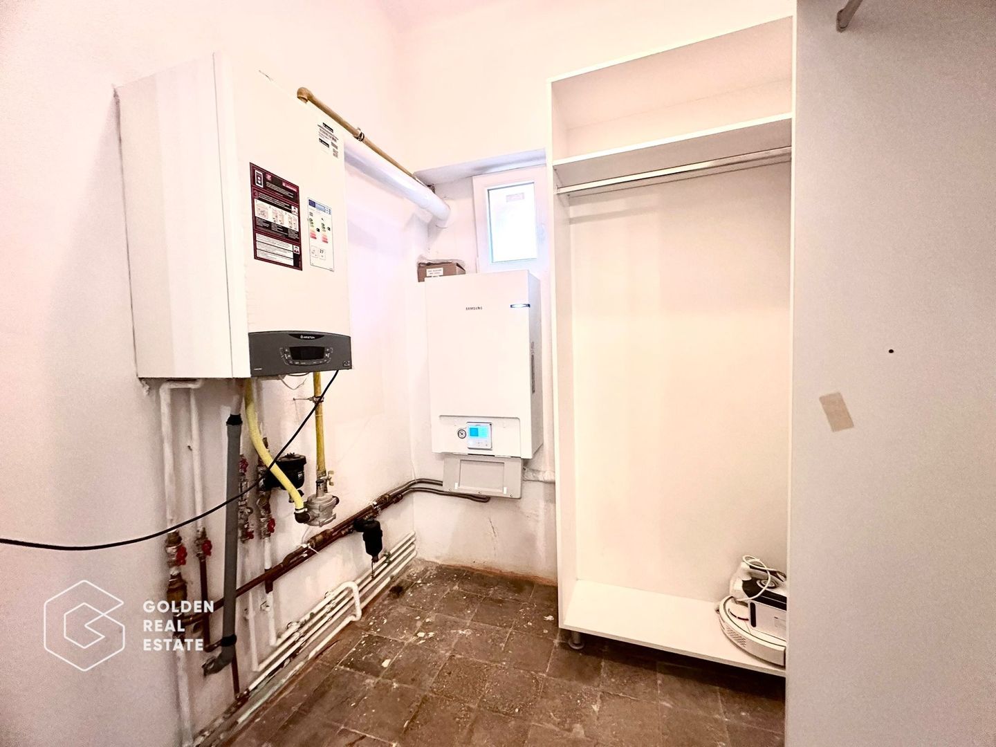 Casa centrala cu 3 camere, curte privata și gradina - Poză 13