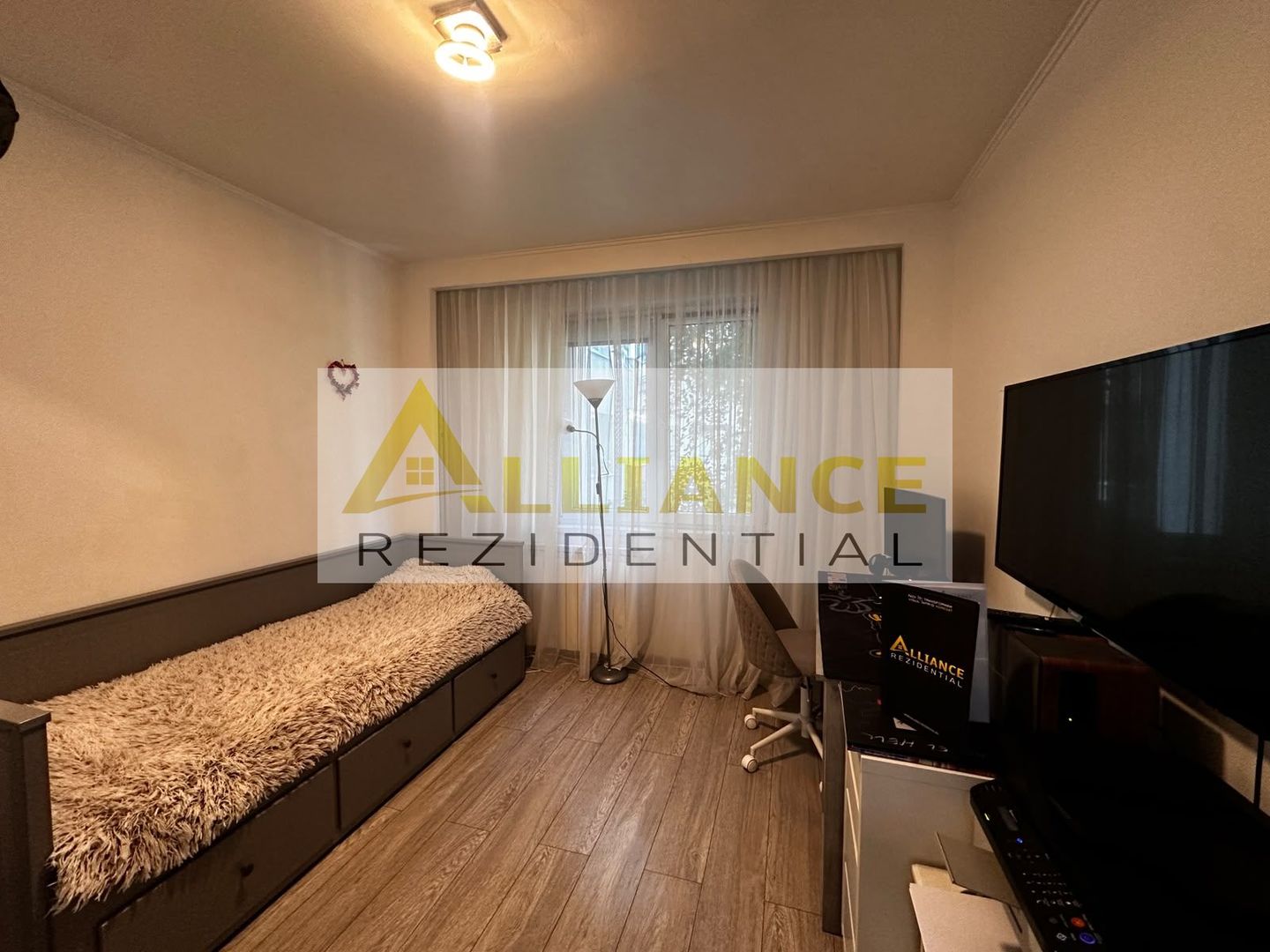 Apartament 3 camere de vanzare - Poză 3