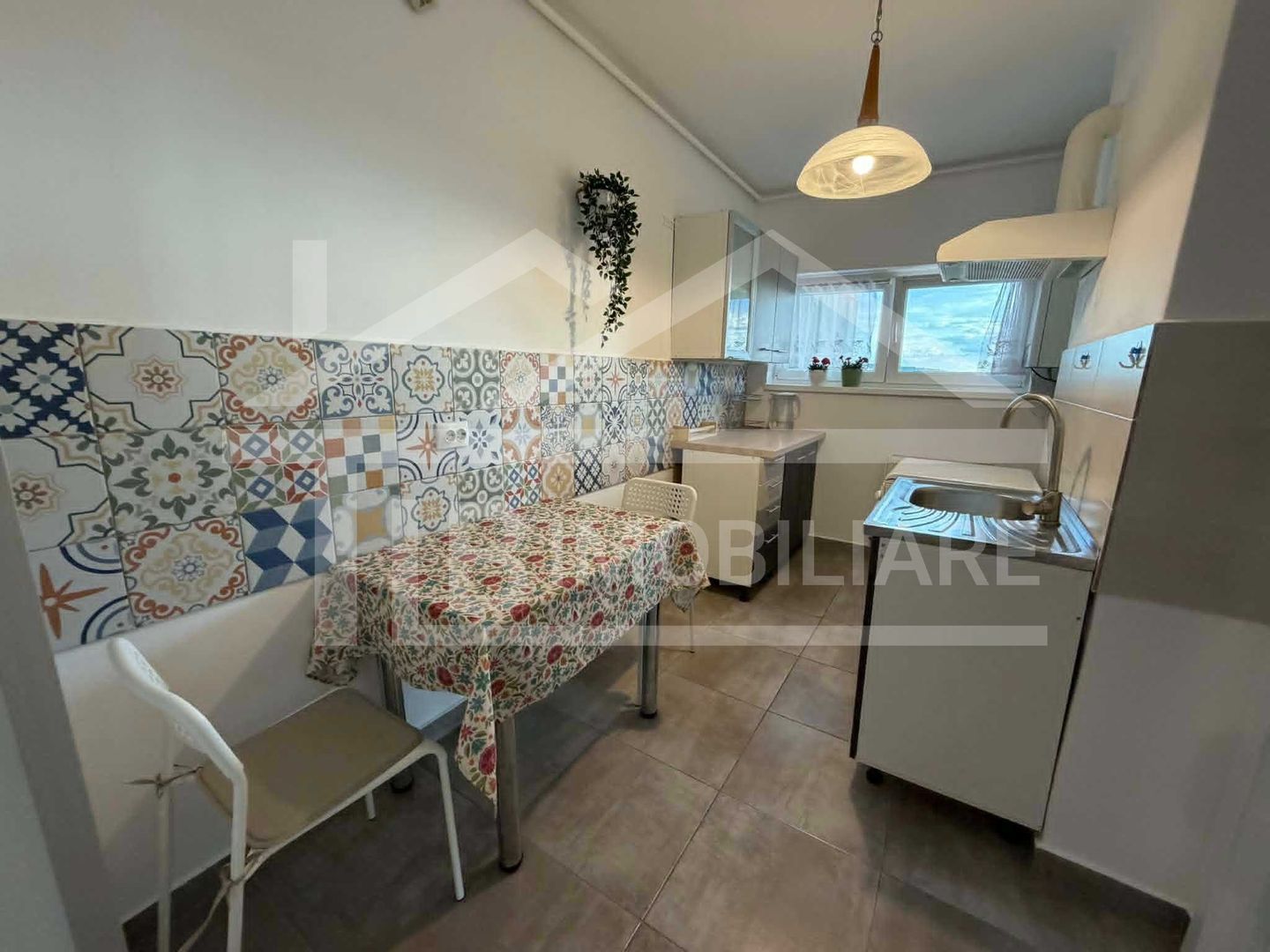 Apartament cu 2 camere, 50 mp, decomandat, Zona Semicentrala - Poză 4