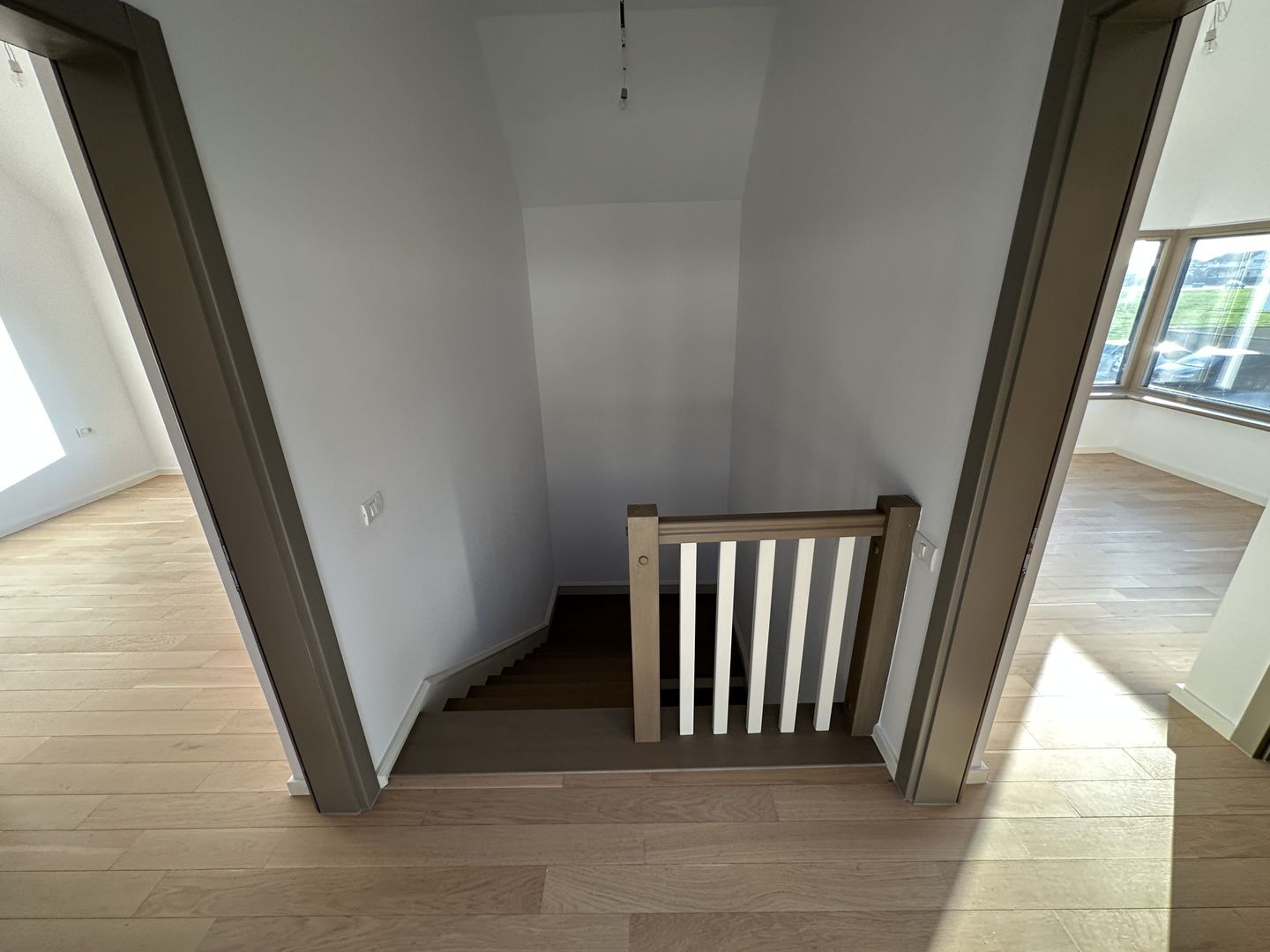 Casa cu 4 camere - Dumbarvita - Poză 20