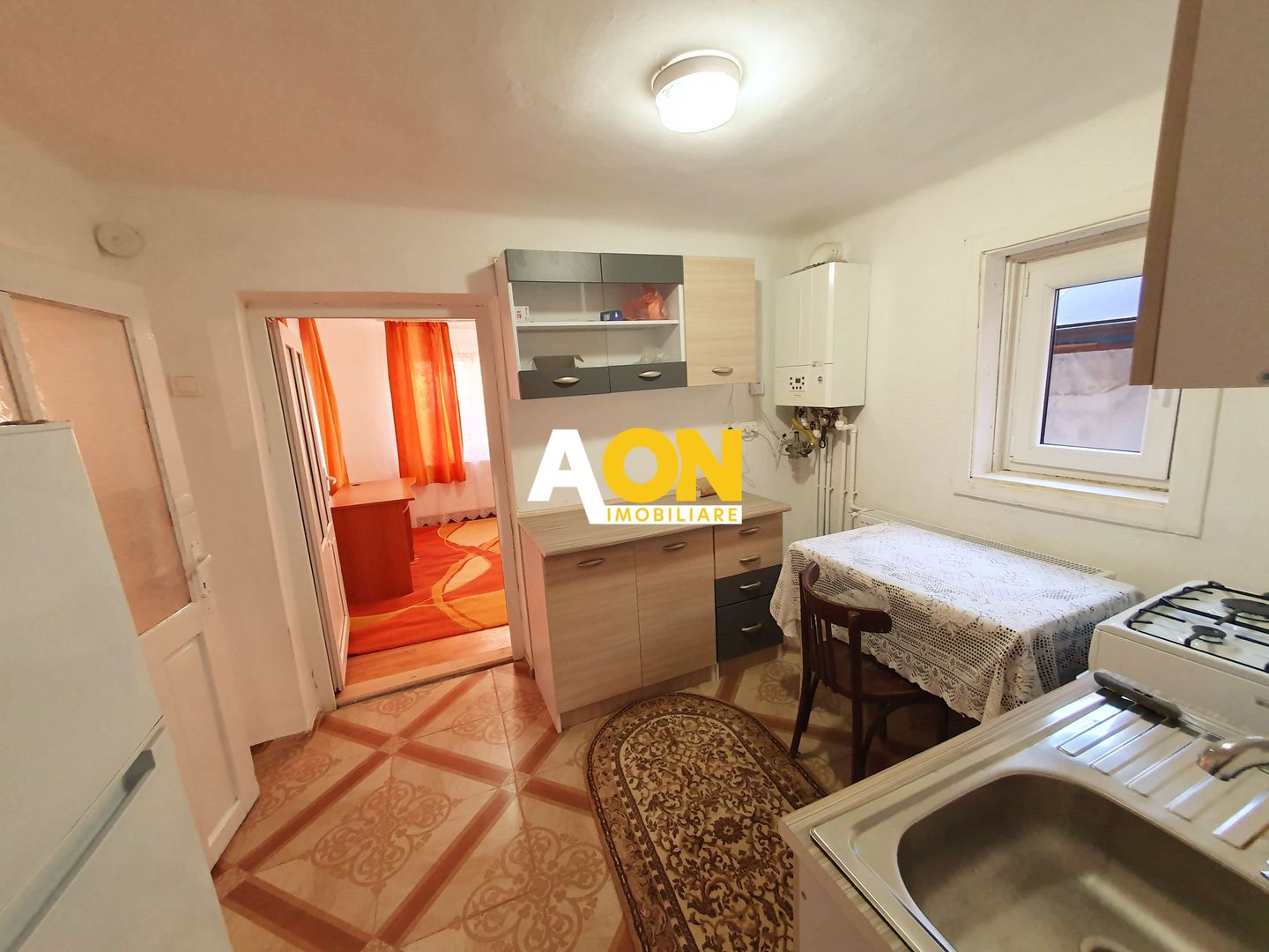 Casa cu 2 camere, 300 mp teren, Cetate - Poză 4