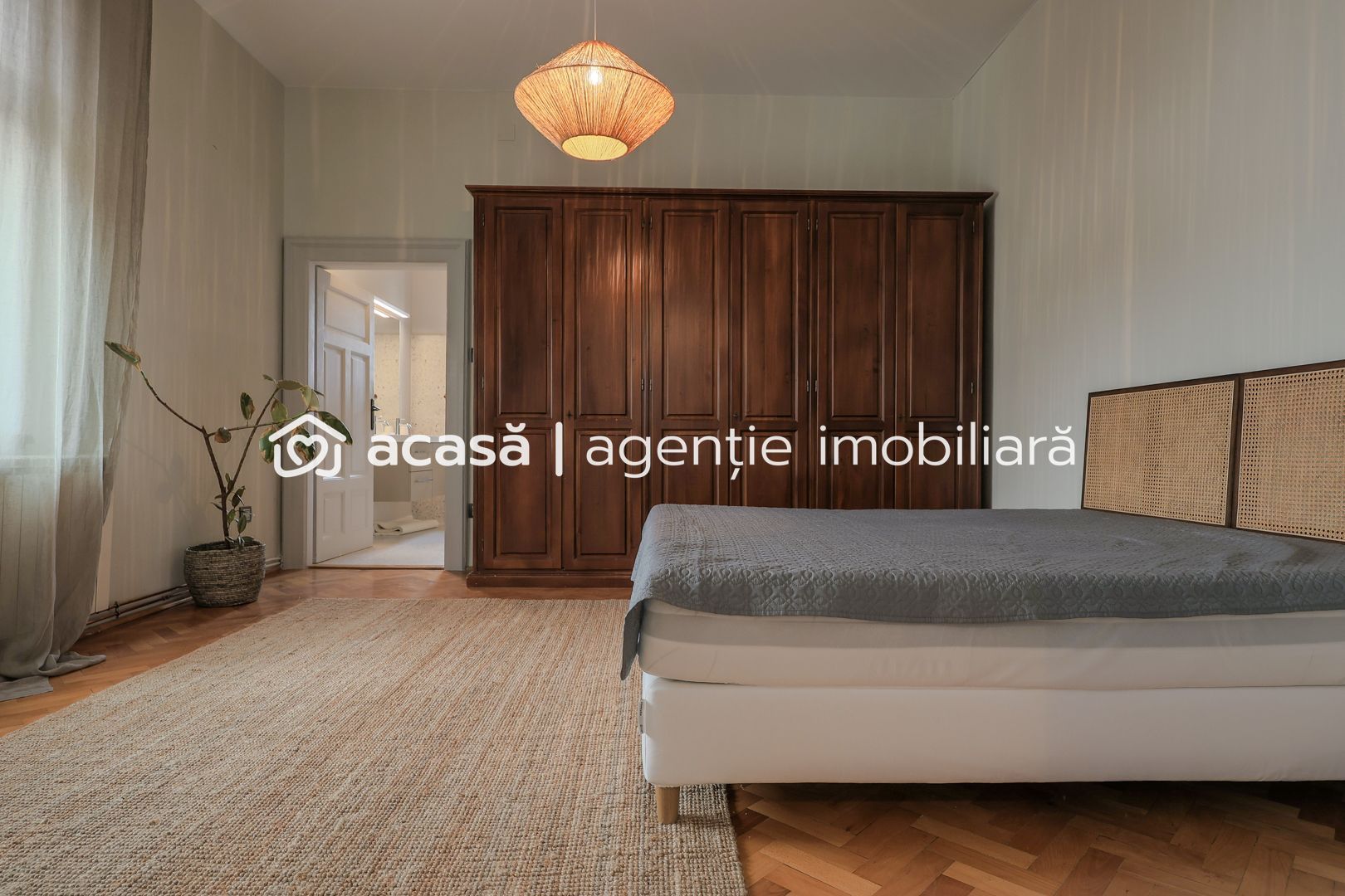 Apartament unic în Arad – Ultracentral, liniște, priveliște superbă - Poză 5