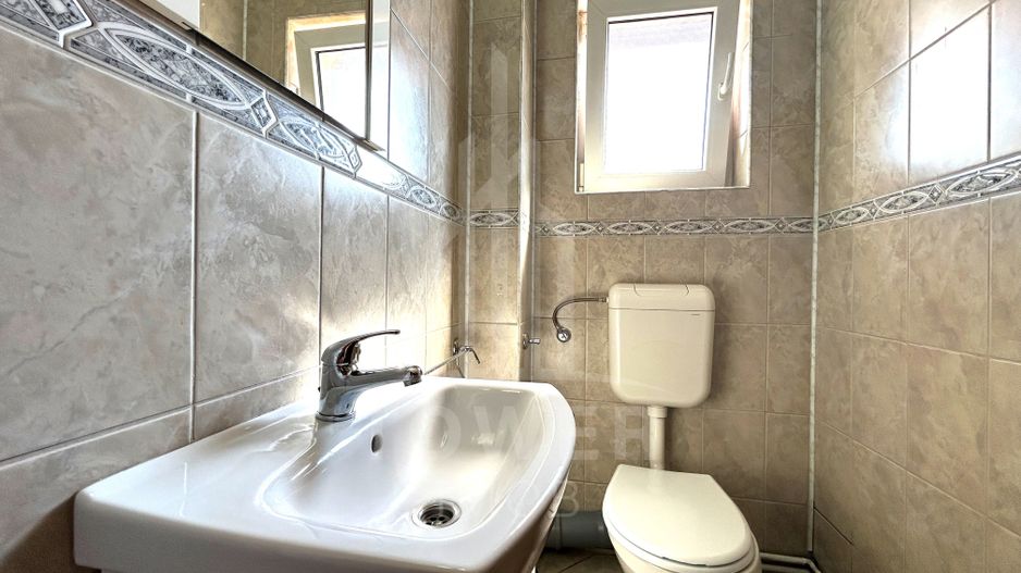 Apartament cu 3 camere, 2 băi și loc de parcare în curte – Turnișor - Poză 9