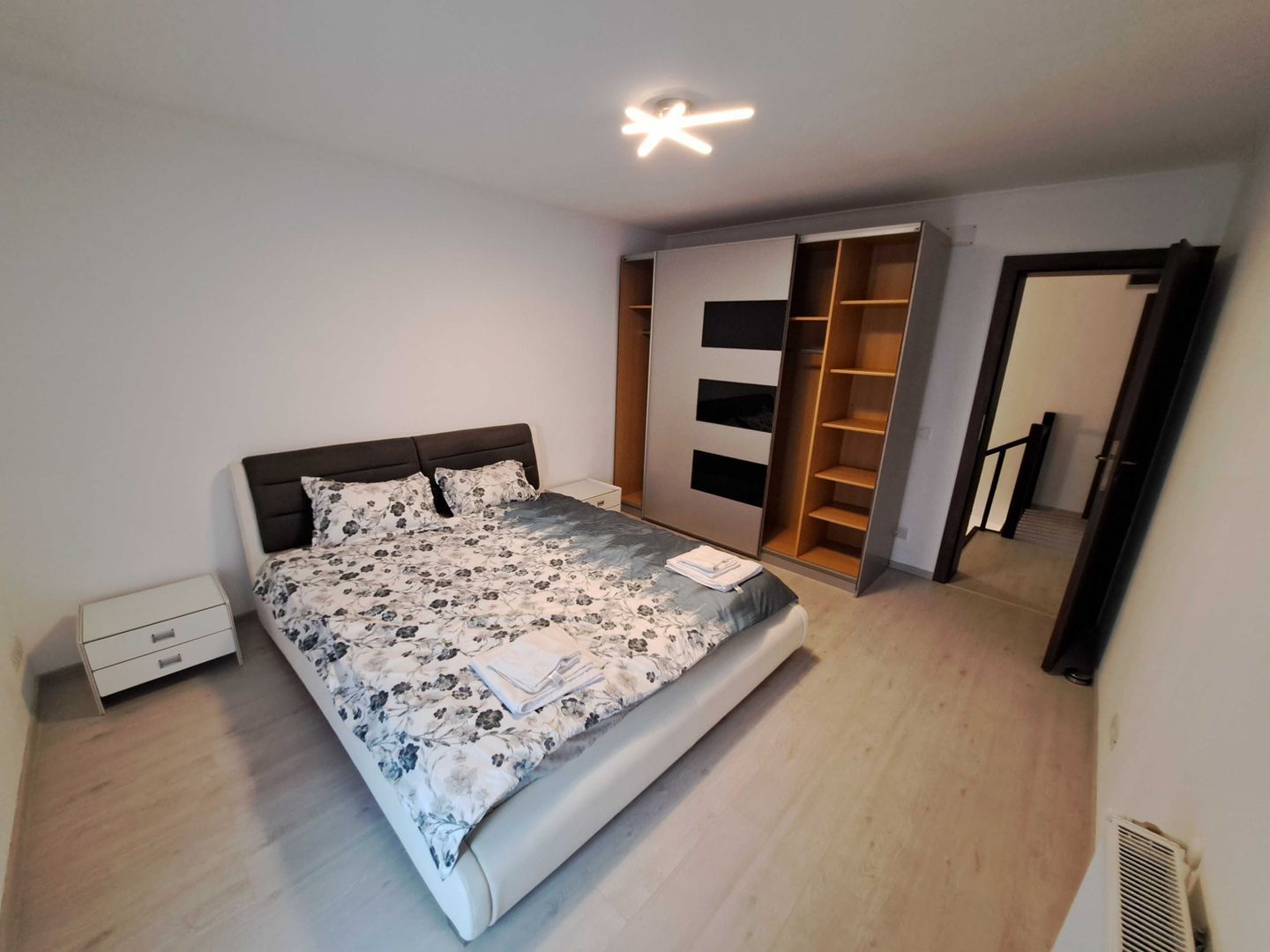 Duplex cu 5 camere - zona  centrala  - Dumbravita - Poză 4