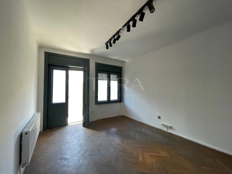Apartament cu farmec istoric, în zona Piața Unirii. - Poză 2