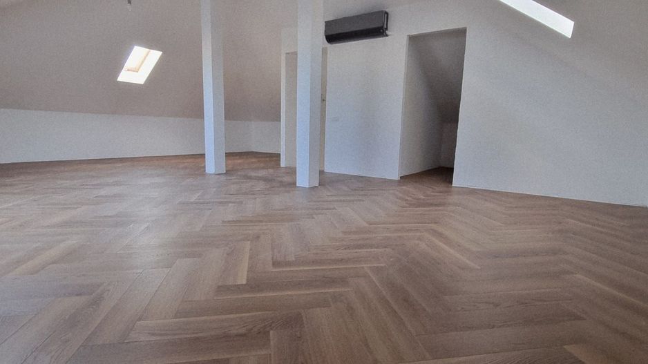 Vilă Individuală cu 700 mp Teren și Mansardă Amenajată - Poză 13