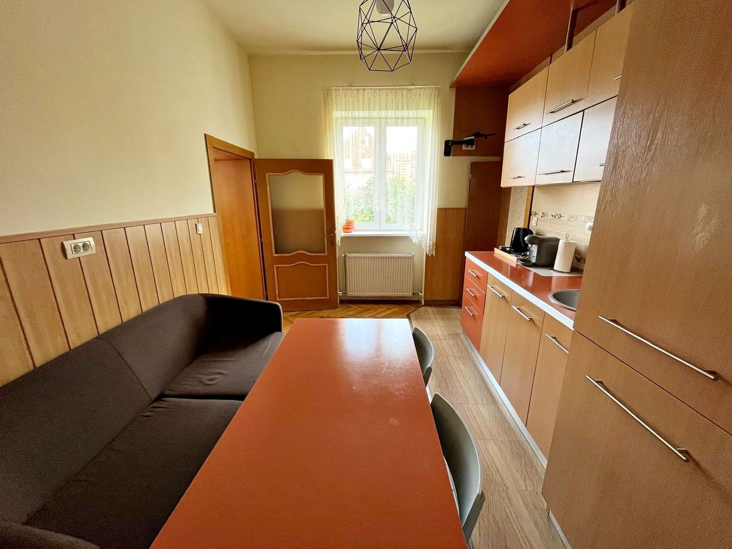 Zona Piața Unirii-Poarta Schei apartament spațios, mobilat complet - Poză 11