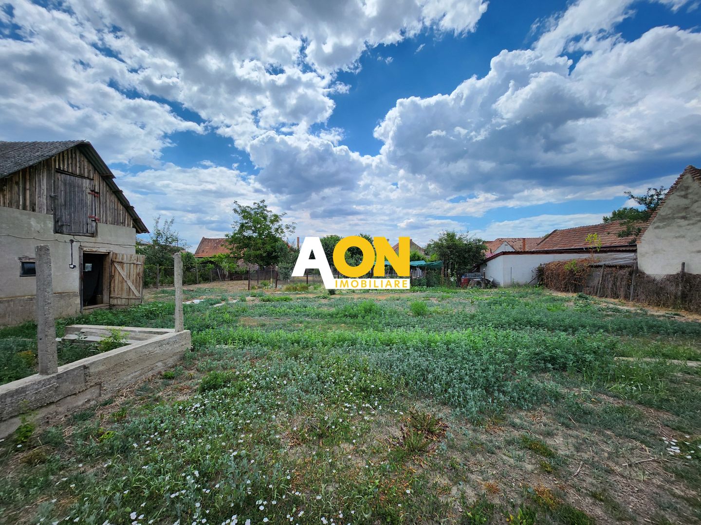 Teren de vanzare cu toate utilitatile, deschidere mare, 800mp - Poză 1