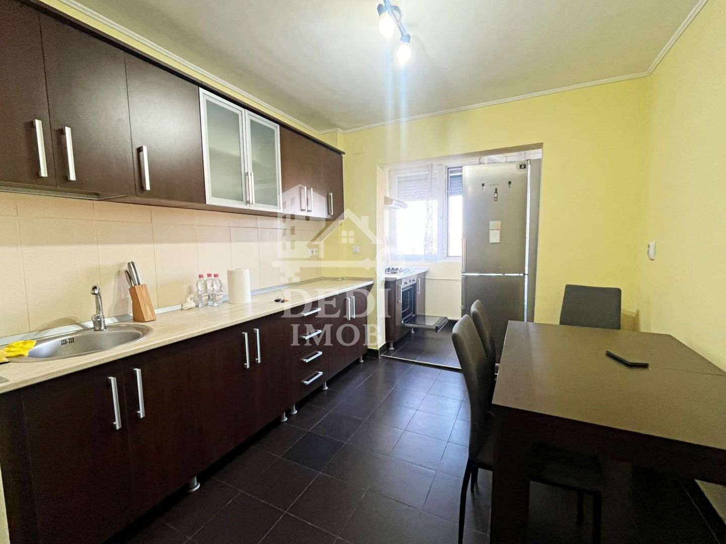 Apartament 3 camere de vanzare in zona Rogerius, Oradea - Poză 2