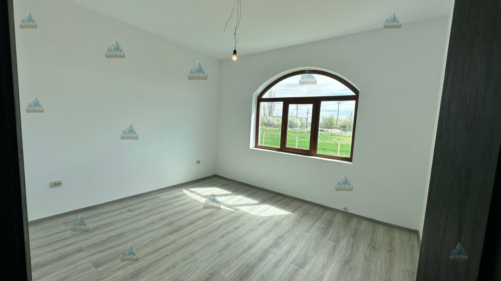 Vilă de vânzare 1500 mp teren - Poză 6