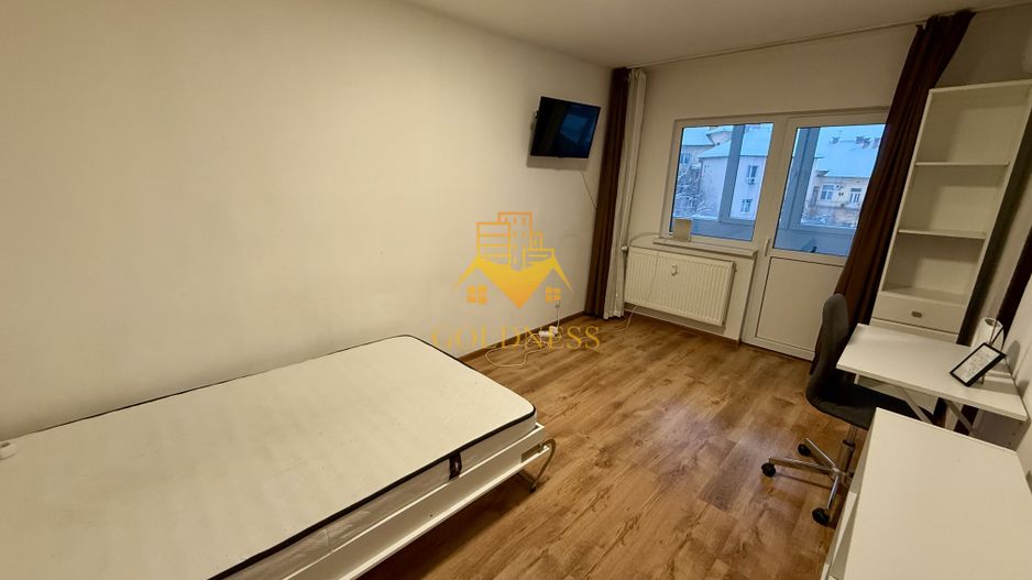 o camera decomandata, balcon Zona Centrala, Piata Mihai Viteazu - Poză 3