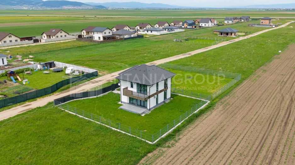 Casa individuala 4 camere, teren de 596 mp, partial mobilata, Cristian - Poză 2