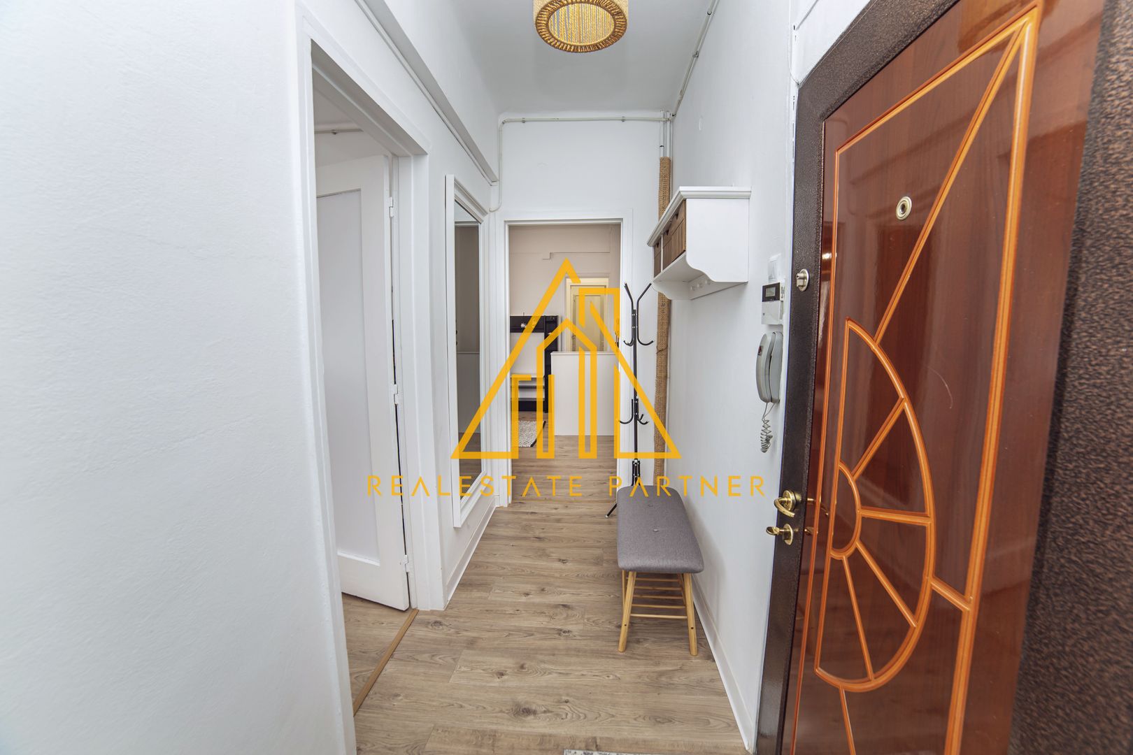 Apartament 4 camere renovat, central, ideal rezidențial sau activitate business - Poză 26